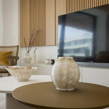 Vivi Homes - Alma Pool, Gym, Sauna, Terrace & Sea View *